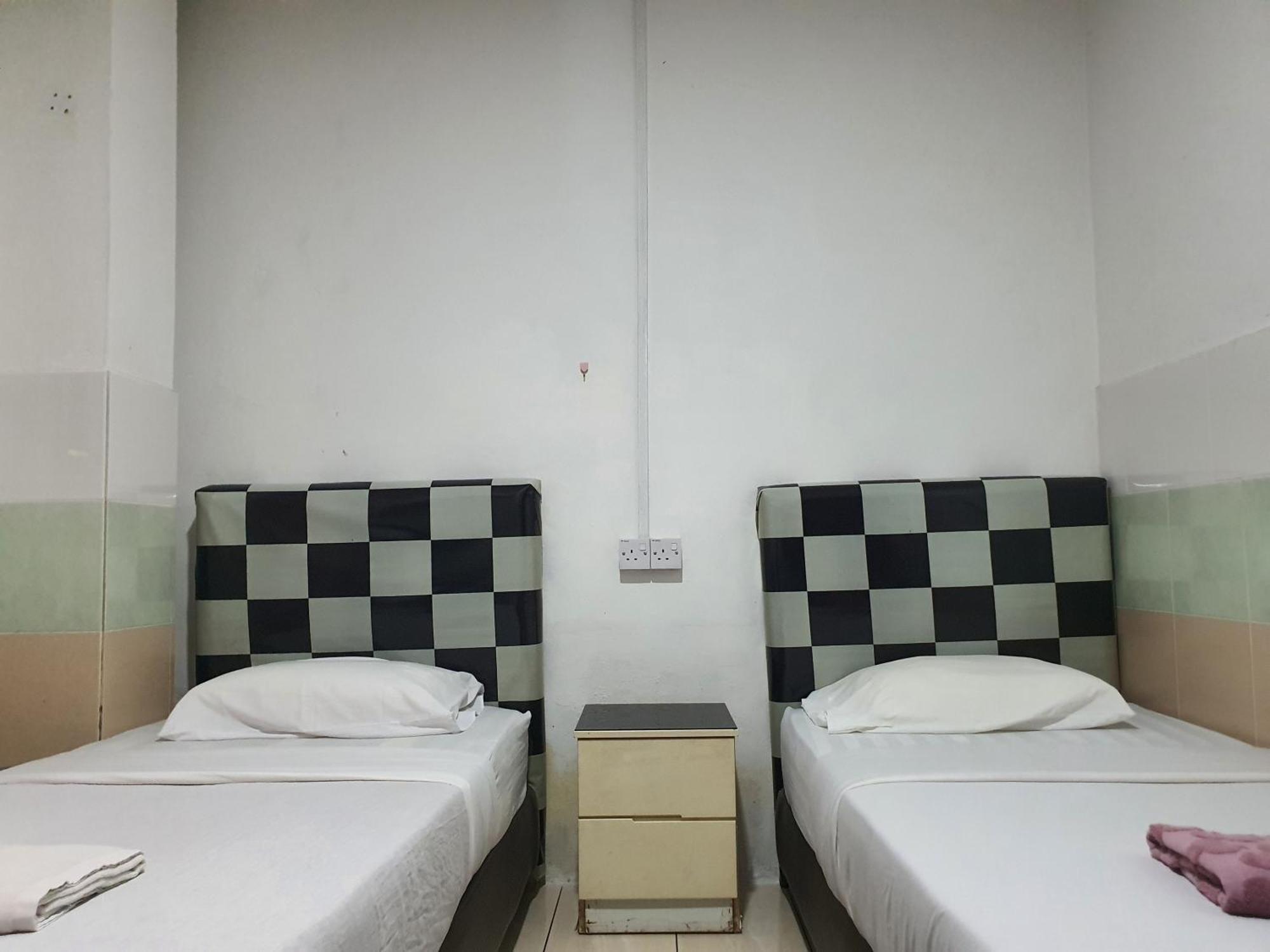Oyo 90972 Jj Homestay Miri Buitenkant foto