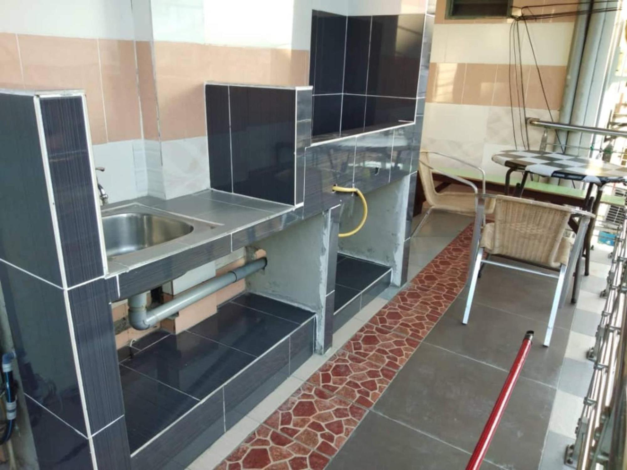 Oyo 90972 Jj Homestay Miri Buitenkant foto