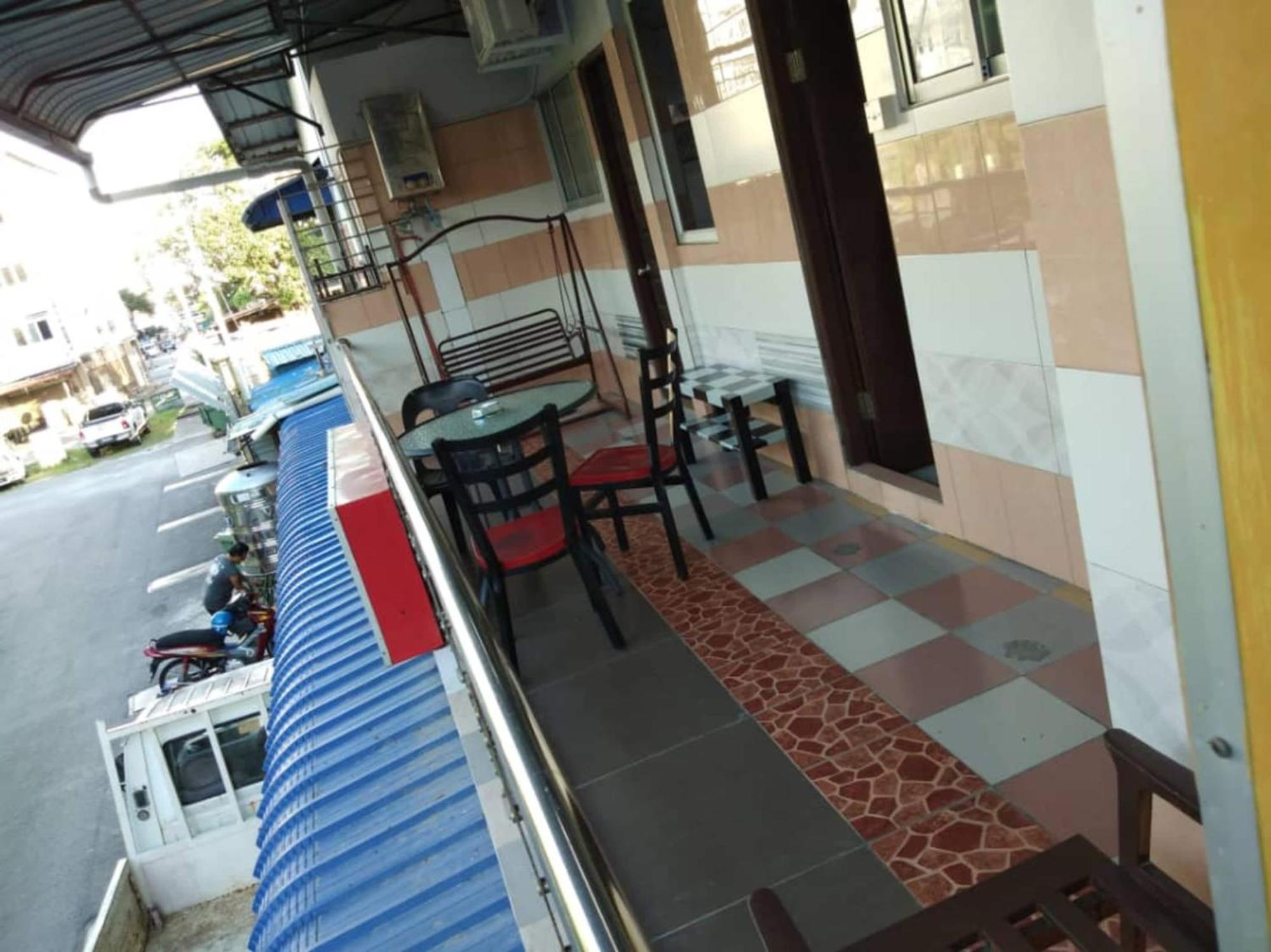 Oyo 90972 Jj Homestay Miri Buitenkant foto