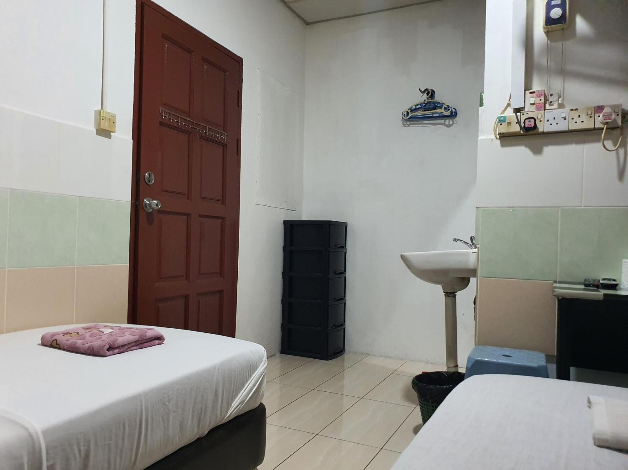 Oyo 90972 Jj Homestay Miri Buitenkant foto