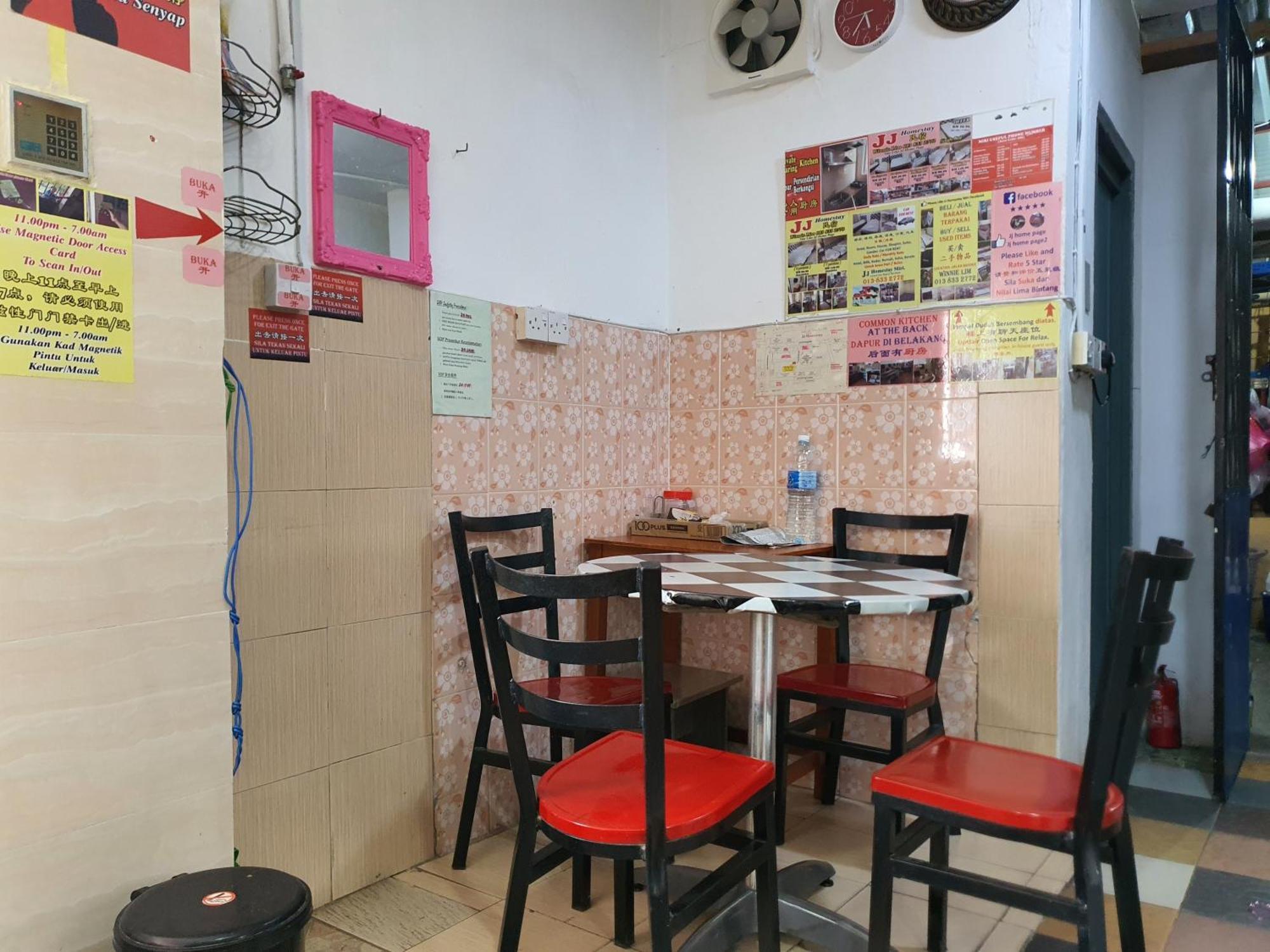 Oyo 90972 Jj Homestay Miri Buitenkant foto