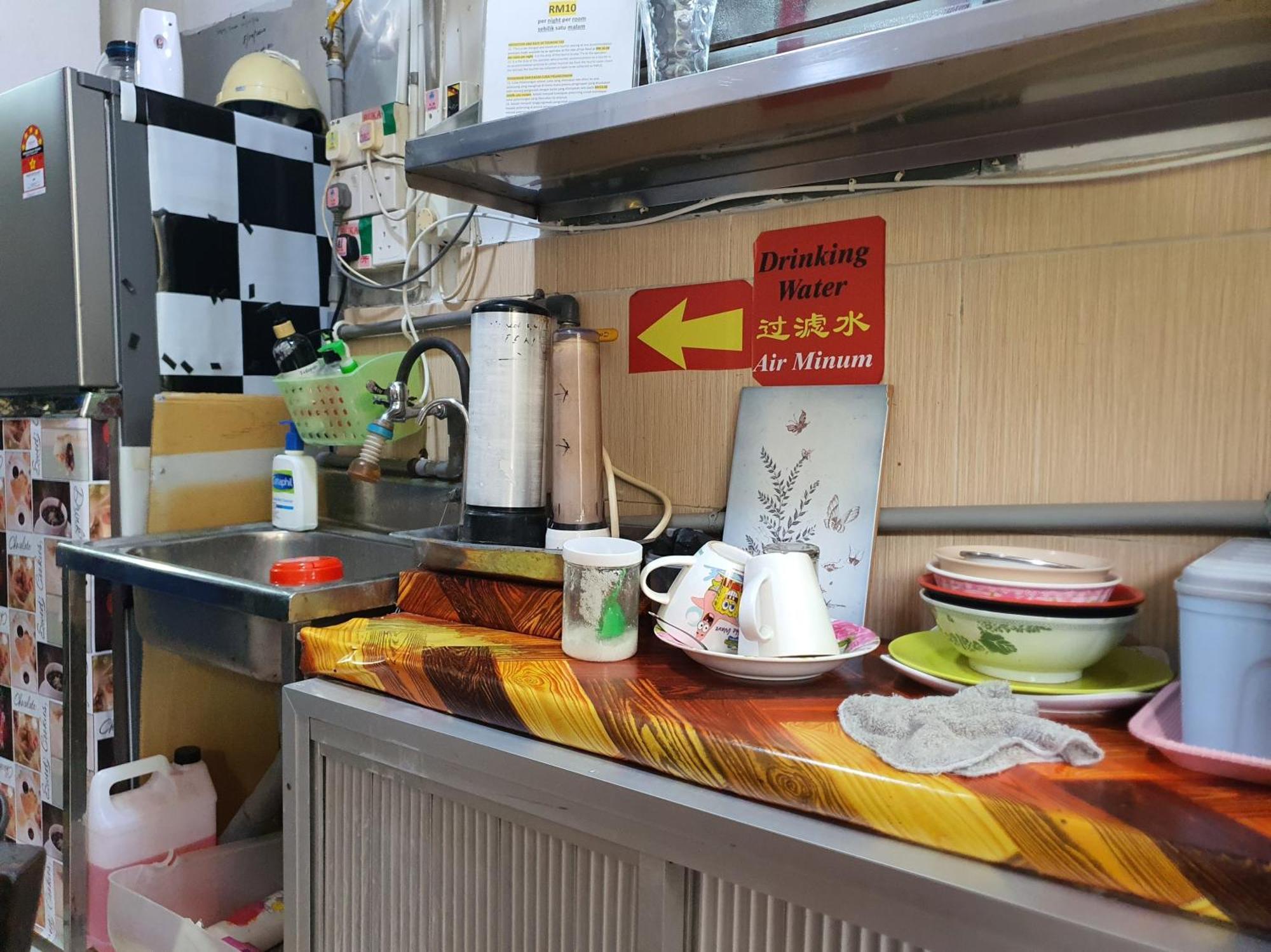 Oyo 90972 Jj Homestay Miri Buitenkant foto