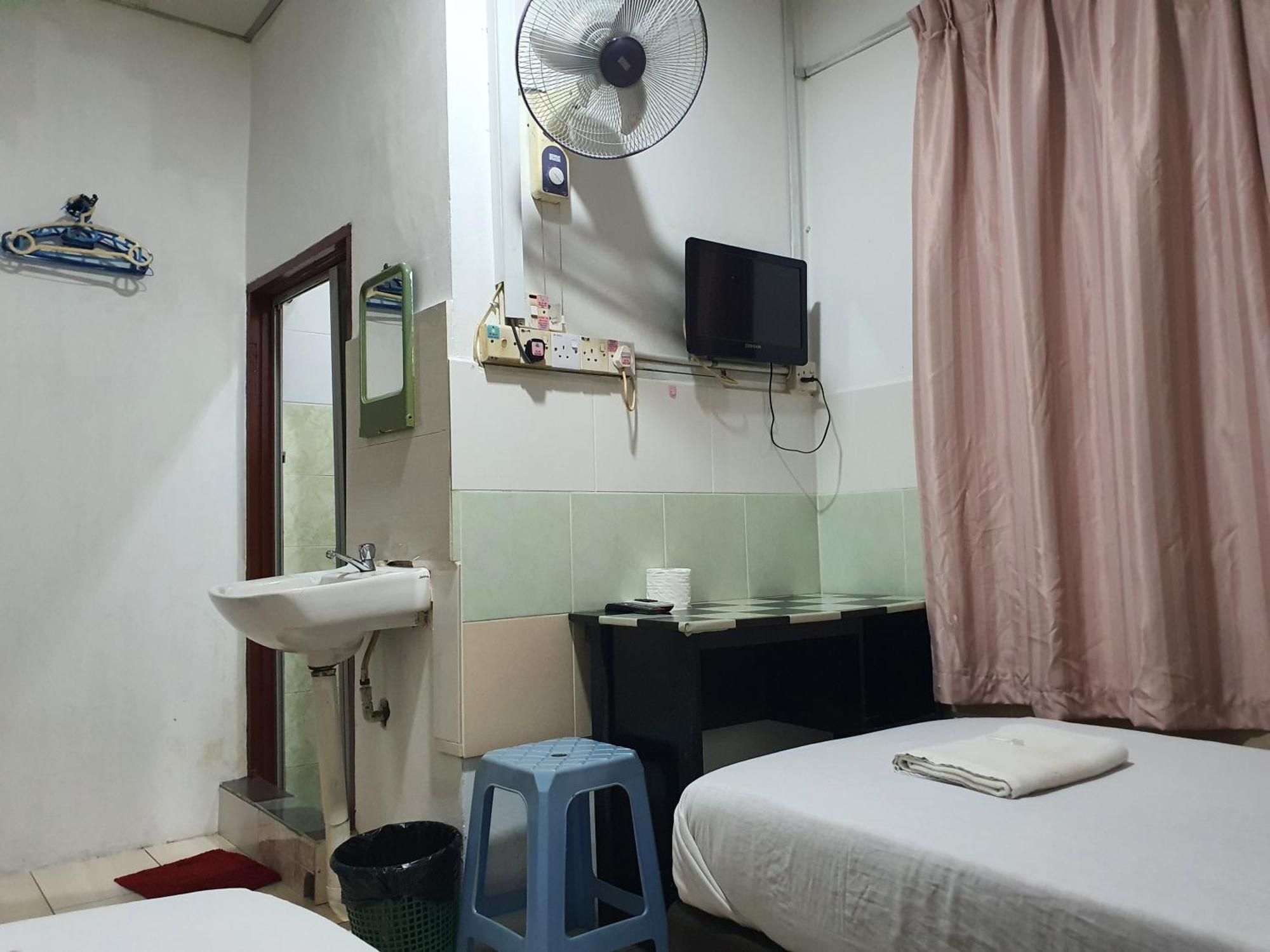 Oyo 90972 Jj Homestay Miri Buitenkant foto