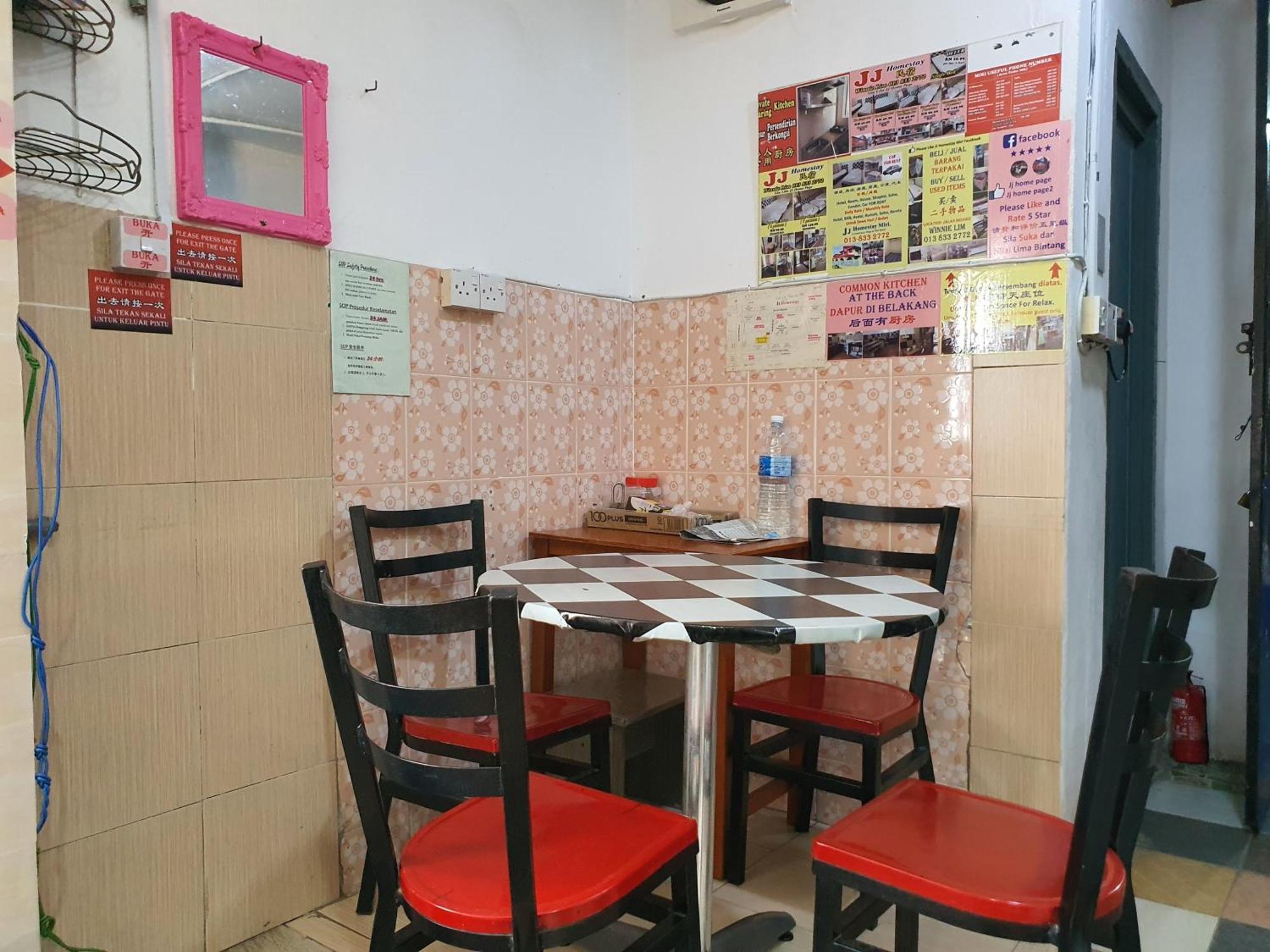 Oyo 90972 Jj Homestay Miri Buitenkant foto
