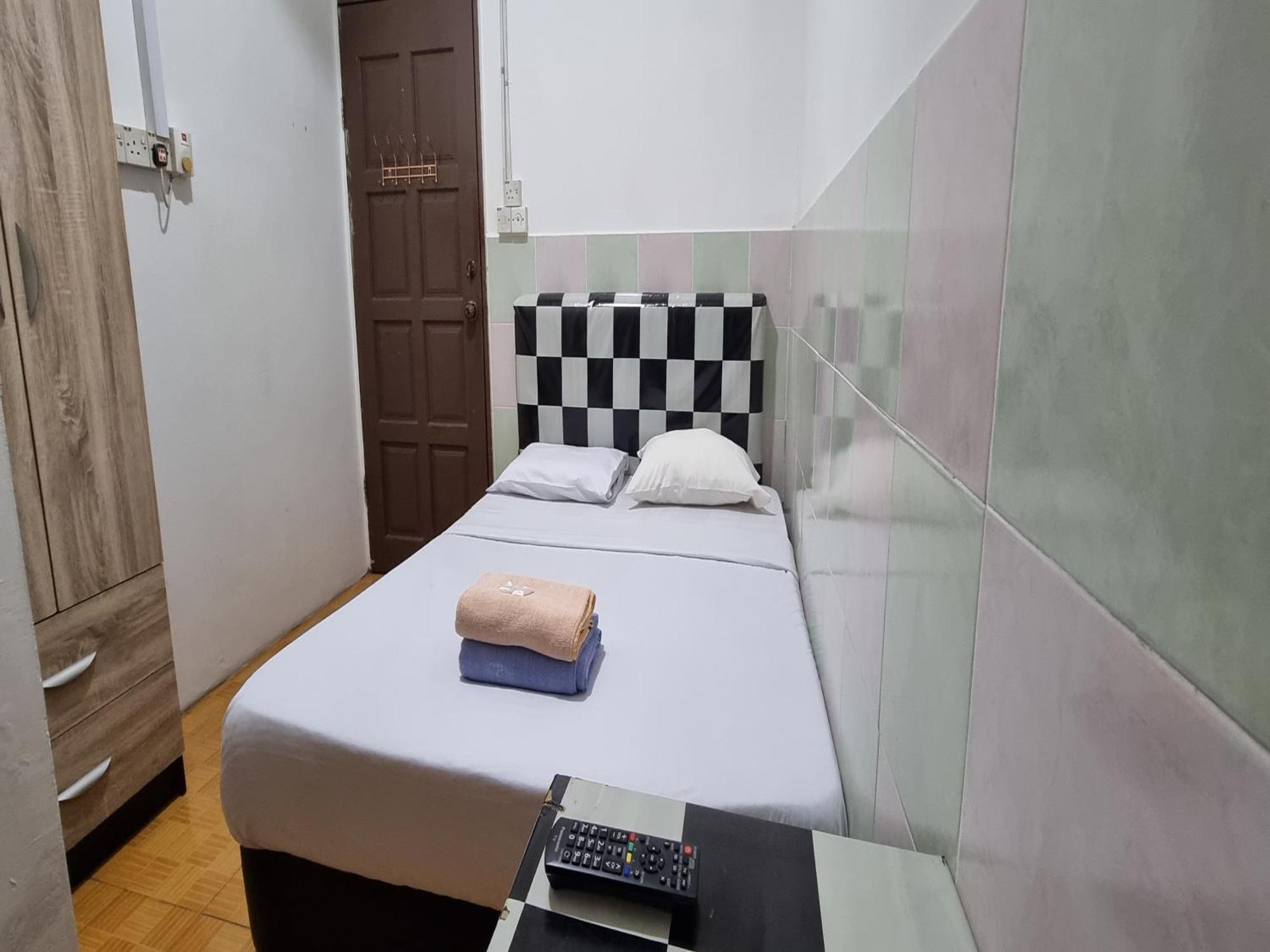 Oyo 90972 Jj Homestay Miri Buitenkant foto