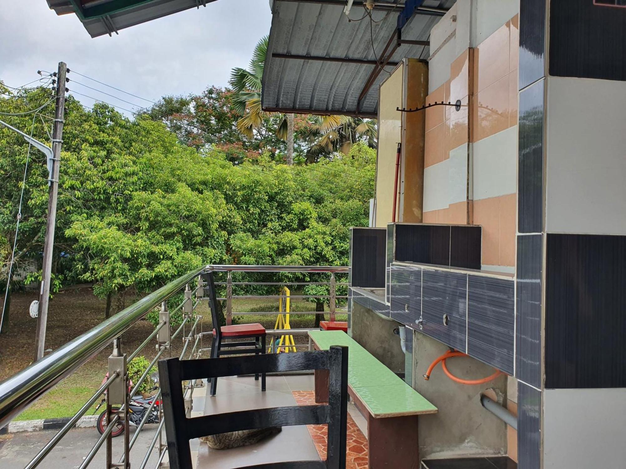 Oyo 90972 Jj Homestay Miri Buitenkant foto