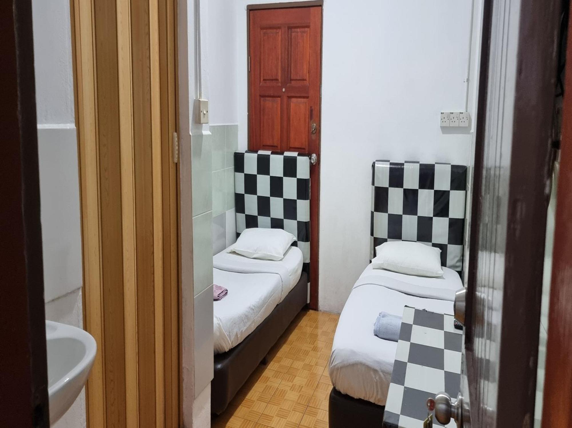 Oyo 90972 Jj Homestay Miri Buitenkant foto