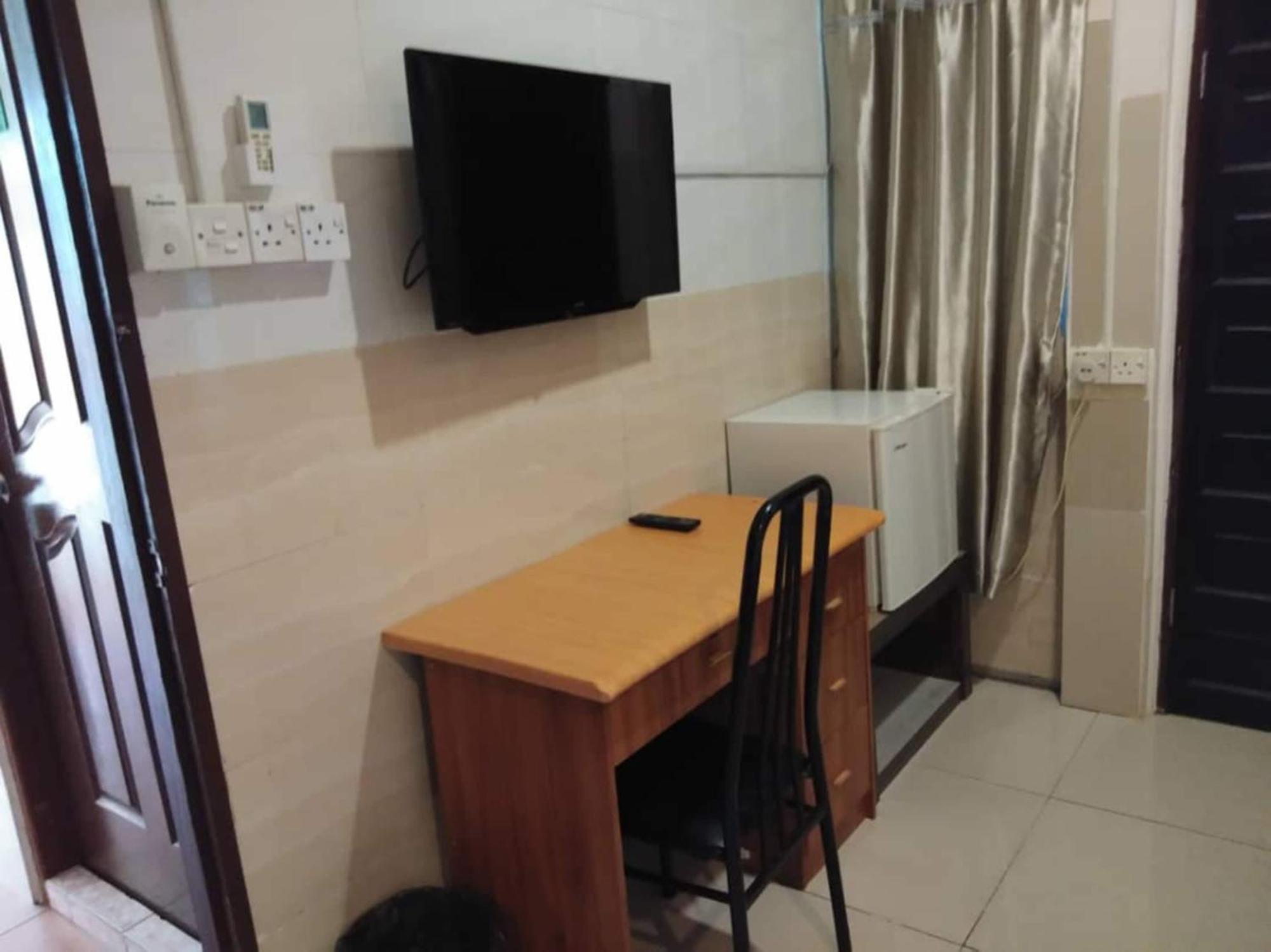 Oyo 90972 Jj Homestay Miri Buitenkant foto